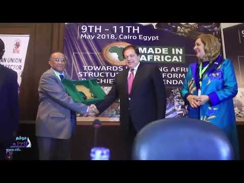 صدى البلد | الاتحاد الأفريقي يمنح أبو العينين جائزة «أفضل صانع في قارة إفريقيا»