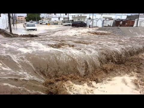 صدى البلد | شاليهات العين السخنة تغرق في مياه السيول.. واستغاثة من احدى الاسر الحقونا بنموت