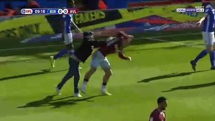 Jack Grealish agressé par un supporter de Birmingham en plein match !