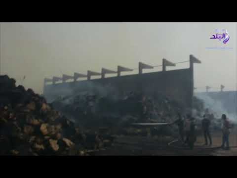 صدى البلد | رئيس الوزراء يتابع مع محافظ أسوان جهود السيطرة على حريق مخزن سكر كوم أمبو