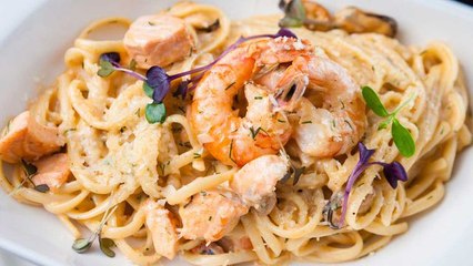 عم حسن صاحب أشهر طبق مكرونة سي فود في مصر