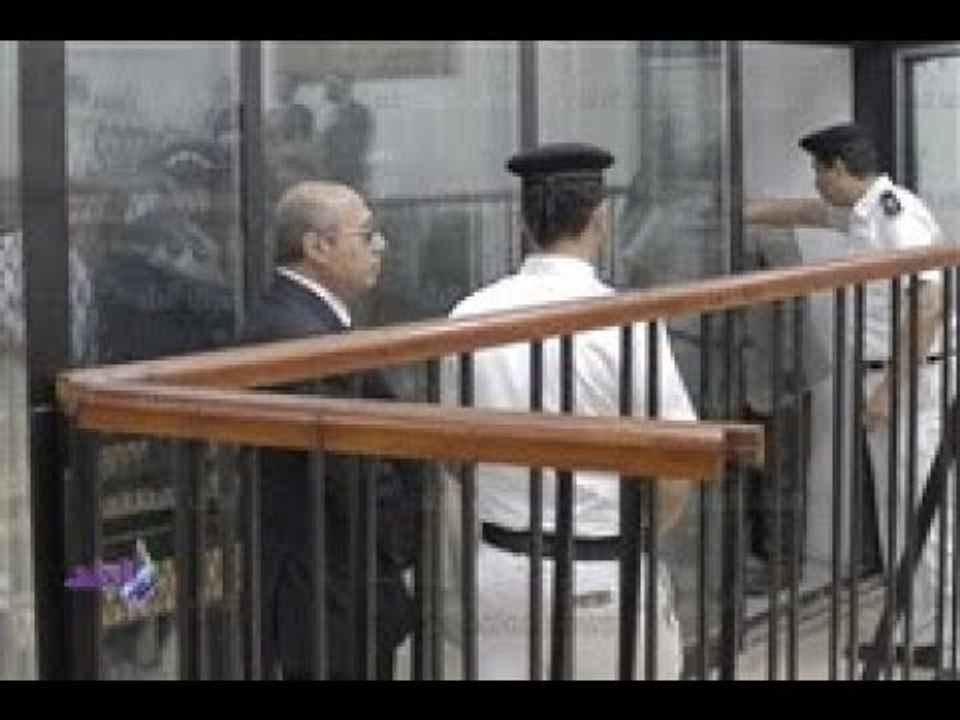 صدى البلد | العادلى خارج القفص فى محاكمتة بالاستيلاء على المال العام بوزارة الداخلية