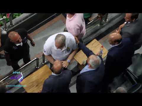 صدى البلد | مصافحة خاصة من هاني زادة مع رئيس نادي سموحة