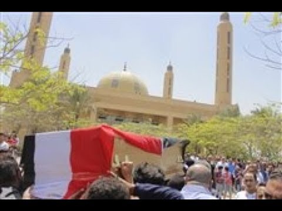 صدى البلد | إطلاق الزغاريد أثناء تشييع جثمان "الطالبة مريم" لمثواها الأخير