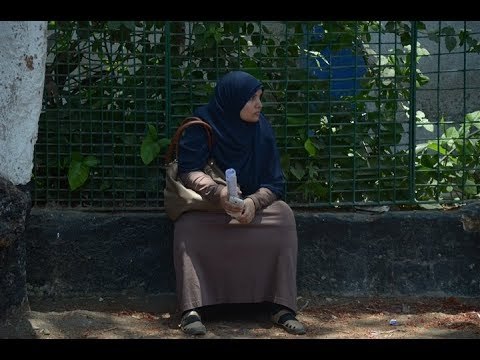 صدى البلد | شاهد .. علامات القلق والتوتر على وجوه اولياء أمور الثانوية العامة