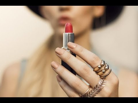 صدى البلد | حكم وضع مساحيق الزينة للمرأة فى نهار رمضان