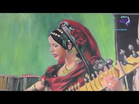 صدى البلد | فنان يبتكر طريقة جديدة في الرسم