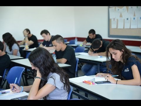 صدى البلد | طلاب الثانوية العامة يؤدون امتحان الكيمياء والجغرافيا