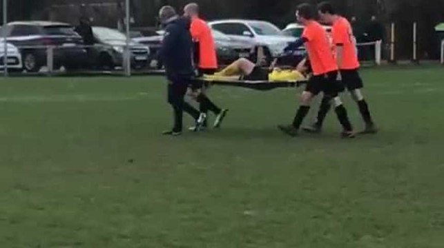 Football P1 - L'arbitre de Pont-à-Celles - Monceau évacuée sur une civière