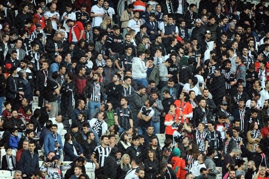 Beşiktaş Taraftarlarından Fikret Orman ve Şenol Güneş'e Tepki