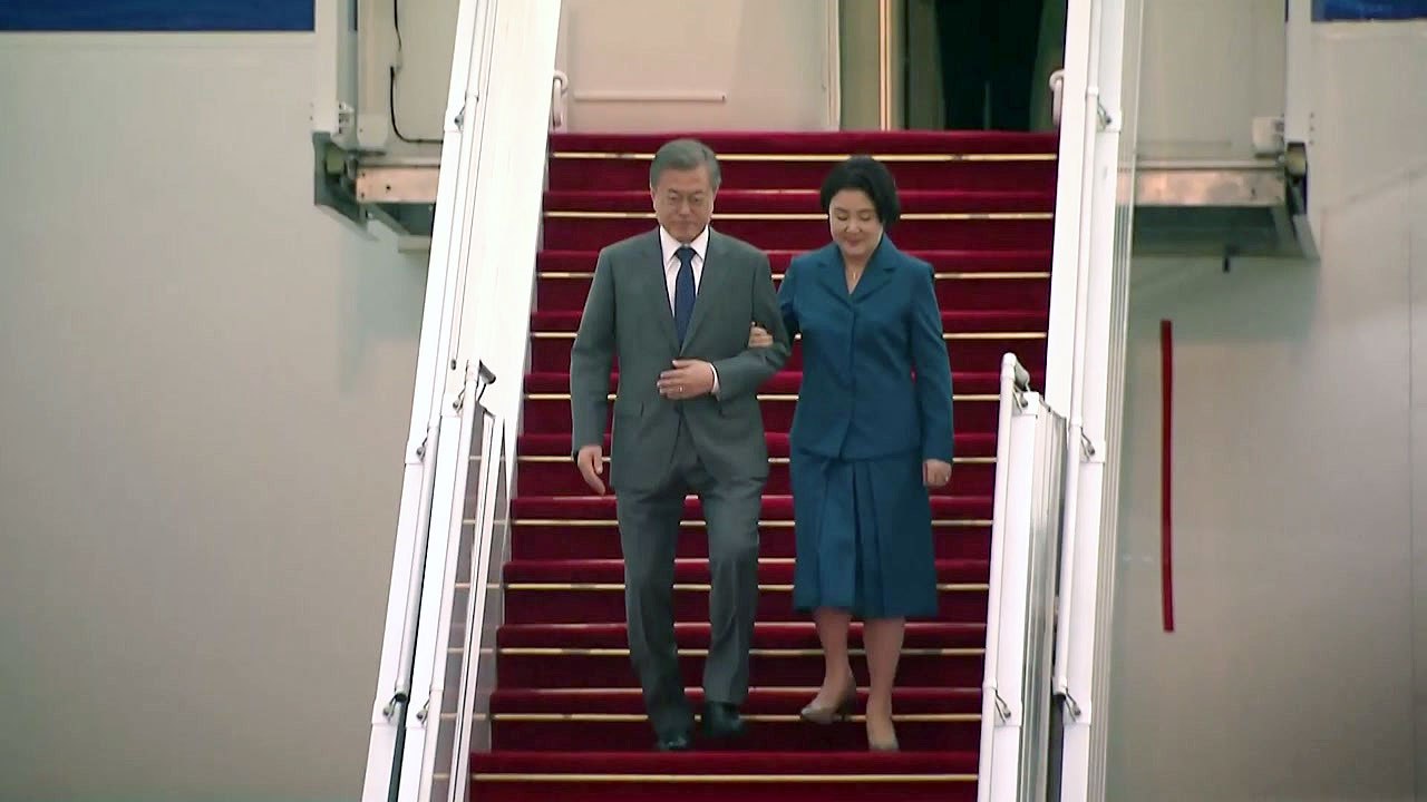 문 대통령, 브루나이 도착...내일 볼키아 국왕과 정상회담 / YTN
