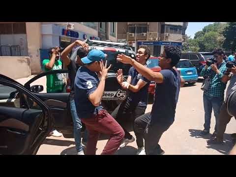 صدى البلد | طلاب الثانوية يرقصون أمام اللجان احتفالا بانتهاء امتحانات الثانوية