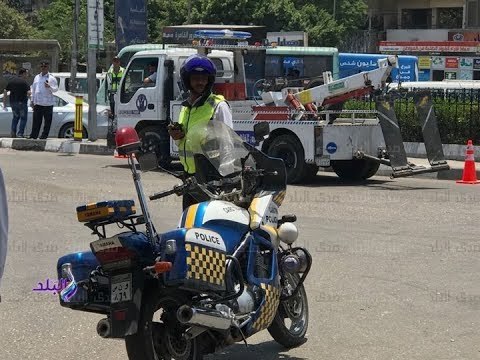 صدى البلد | ونش عملاق لرفع الأتوبيسات المخالفة في الشوارع