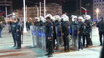 Taksim'de Yürüyüş Yapan Gruba Polis Müdahalesi 2