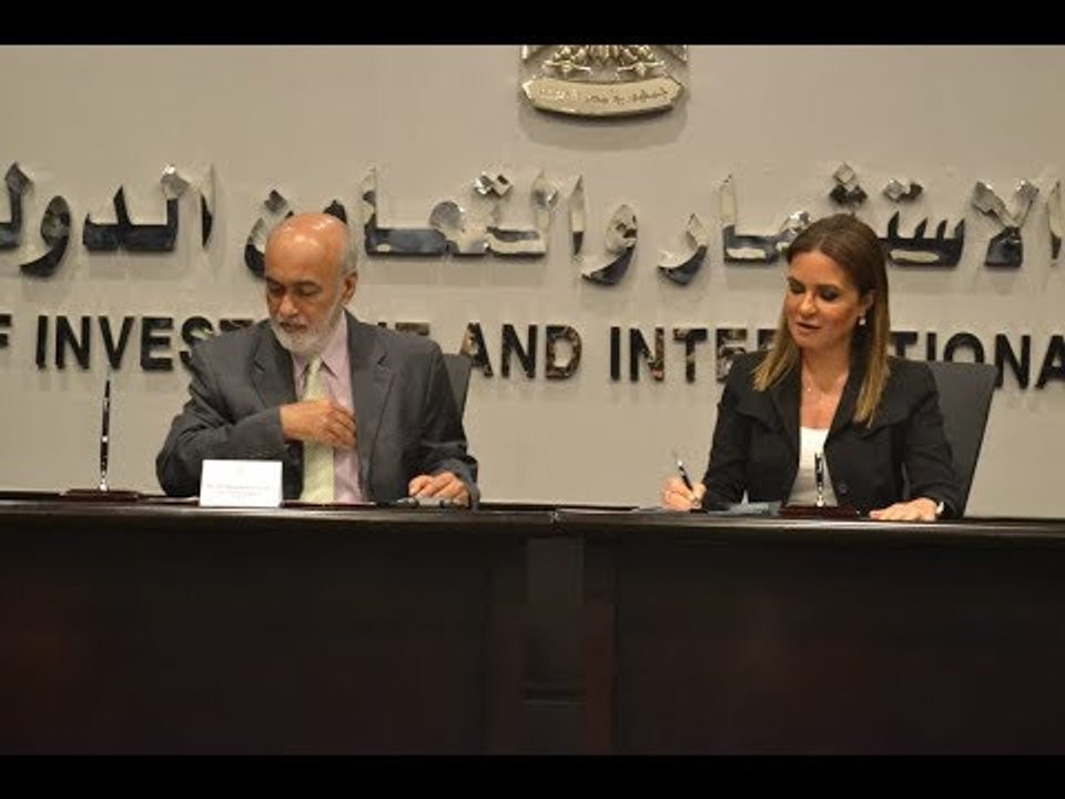 صدى البلد | سحر نصر توقع اتفاقا مع سفير بنجلاديش لدعم العلاقات الاقتصادية