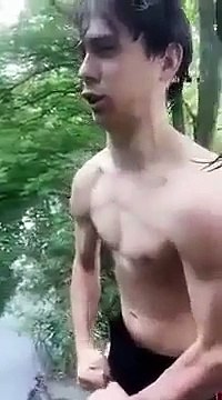 Il contracte tous ses muscles et fait un malaise qui tourne mal...