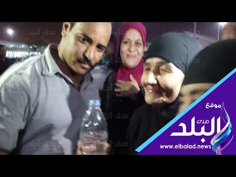 صدى البلد | الحاجة سعدية تصل الي مطار القاهرة محموله علي الاعناق