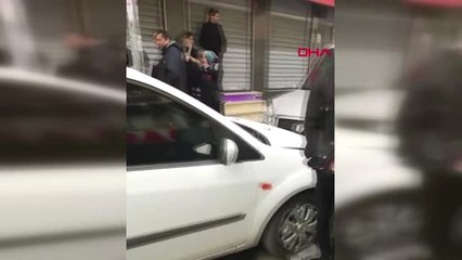 13 Yaşındaki Çocuğun Kullandığı Araç Kaza Yaptı 4 Yaral