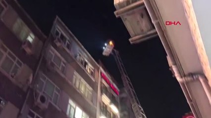 Fatih'te Otel Yangını Dumandan Etkilenenler Tahliye Edildi