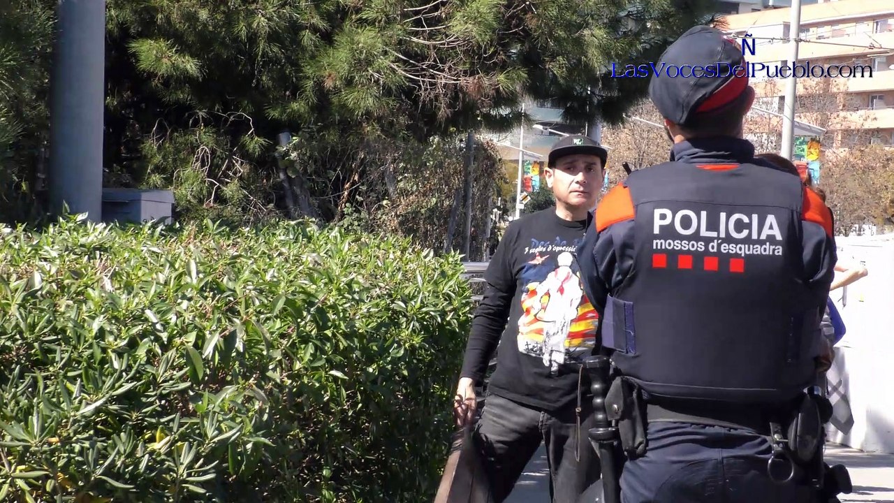 VOX se impone en Esplugues a gritos de «libertad, viva España y Rey»