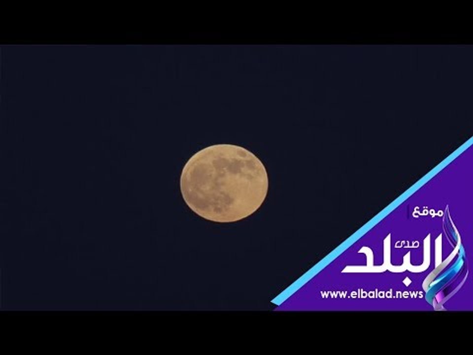صدي البلد |  الآلاف يؤدون صلاة خسوف القمر بمساجد بني سويف