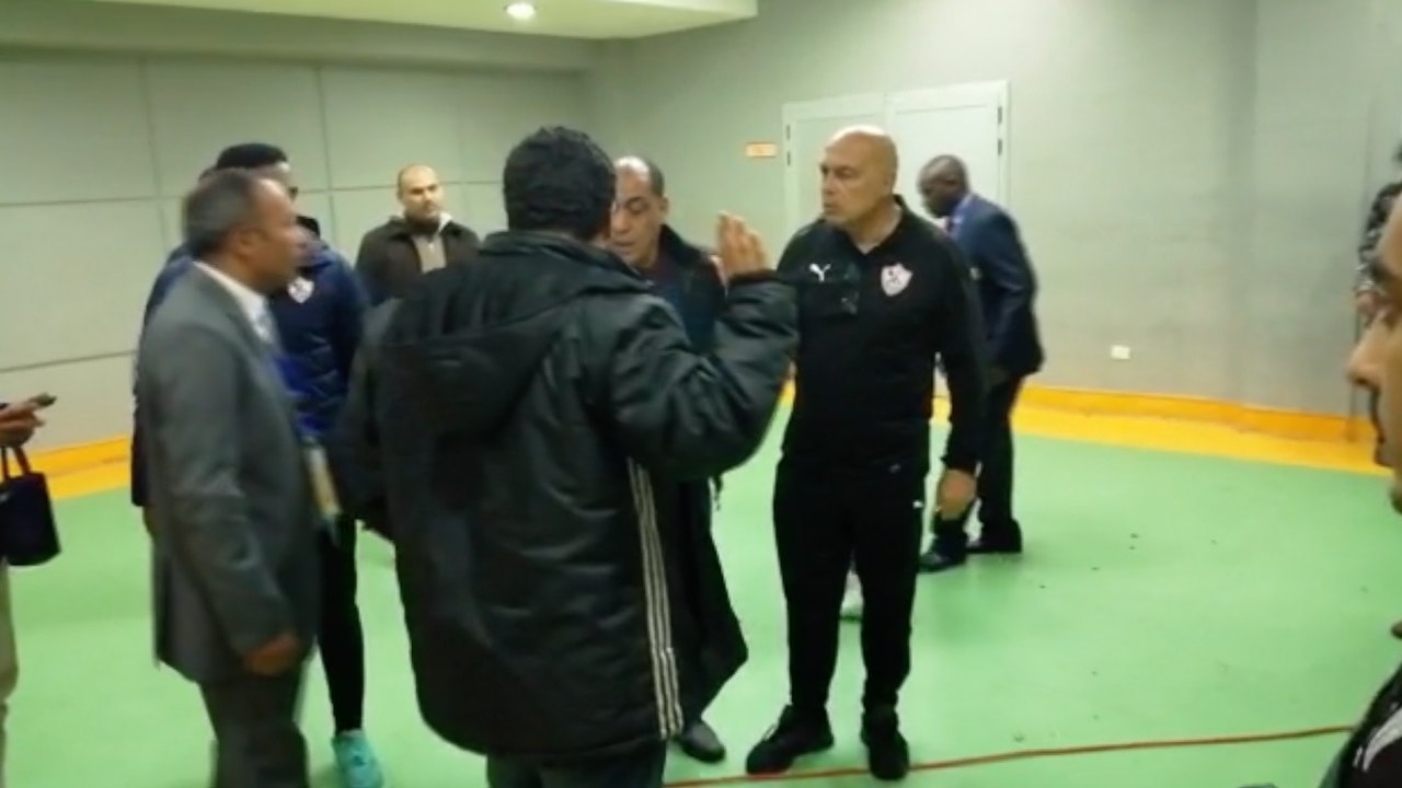 مشجع يشتبك مع جروس بسبب التصوير