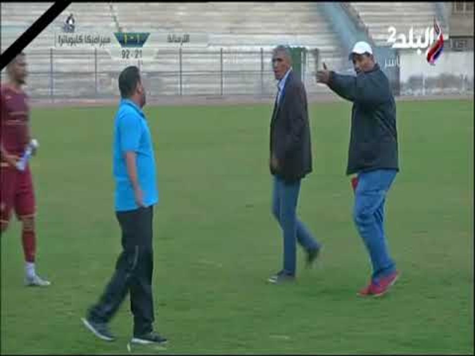 شاهد اعتداءات نادي الترسانة وقذف الحجارة علي الجهاز الفني لنادي سيراميكا كليوباترا
