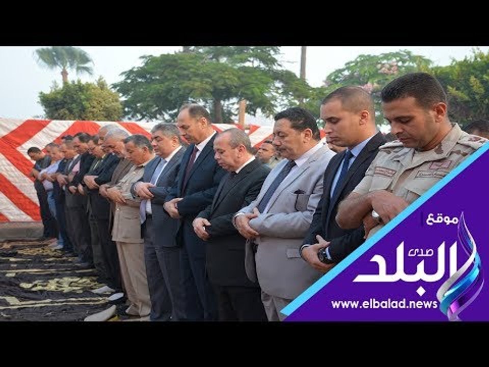 صدي البلد | محافظ دمياط يؤدى صلاة العيد بميدان...