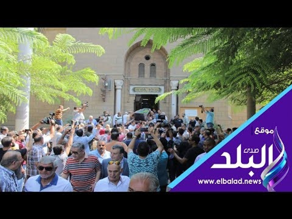 صدي البلد | الخطيب وحسن حمدي يشيعون جنازة عادل هيكل
