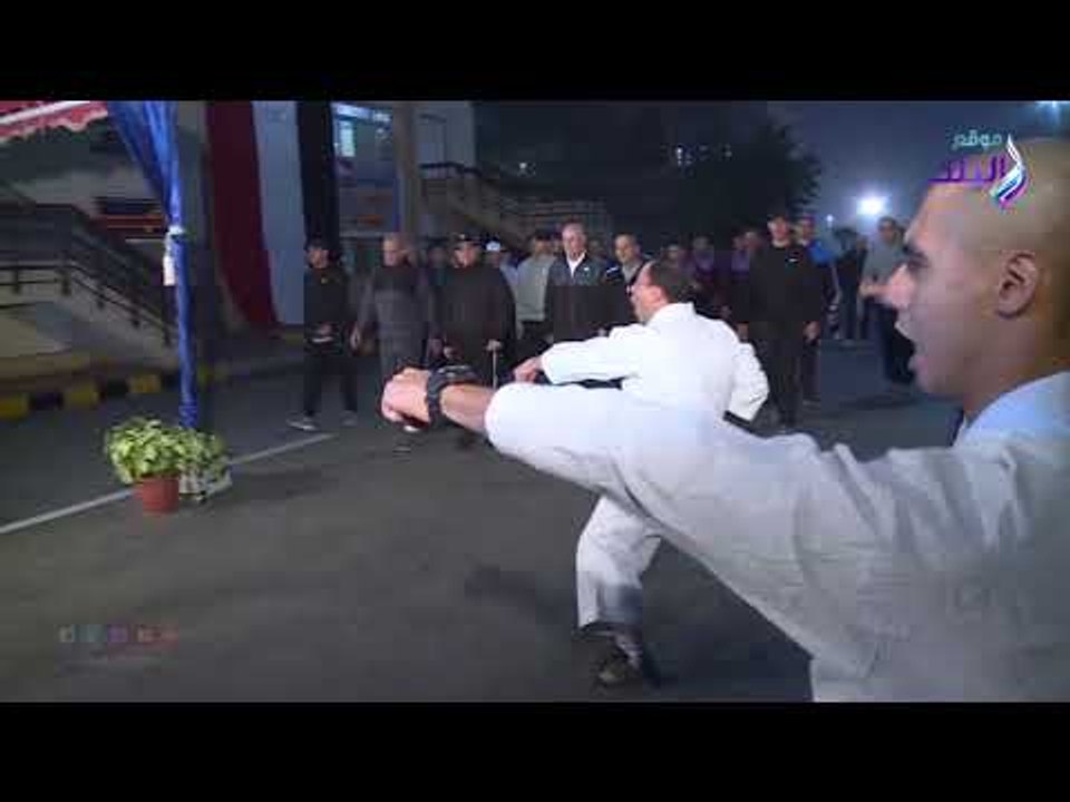صدى البلد | الرئيس السيسي يزور الكلية الحربية فجرا ويلتقي بالطلبة أثناء التدريبات الصباحية