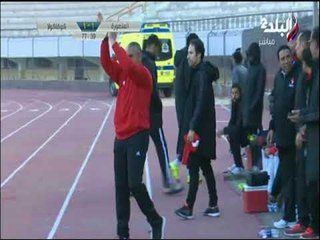 لاعب  كوكاكولا حسام عبد الواحد يحرز هدف التعادل فى مرمى المنصورة