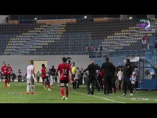صدى البلد | لحظه إصابه مدرب الداخلية خلال مباراة الزمالك بعد اعتداء الجماهير