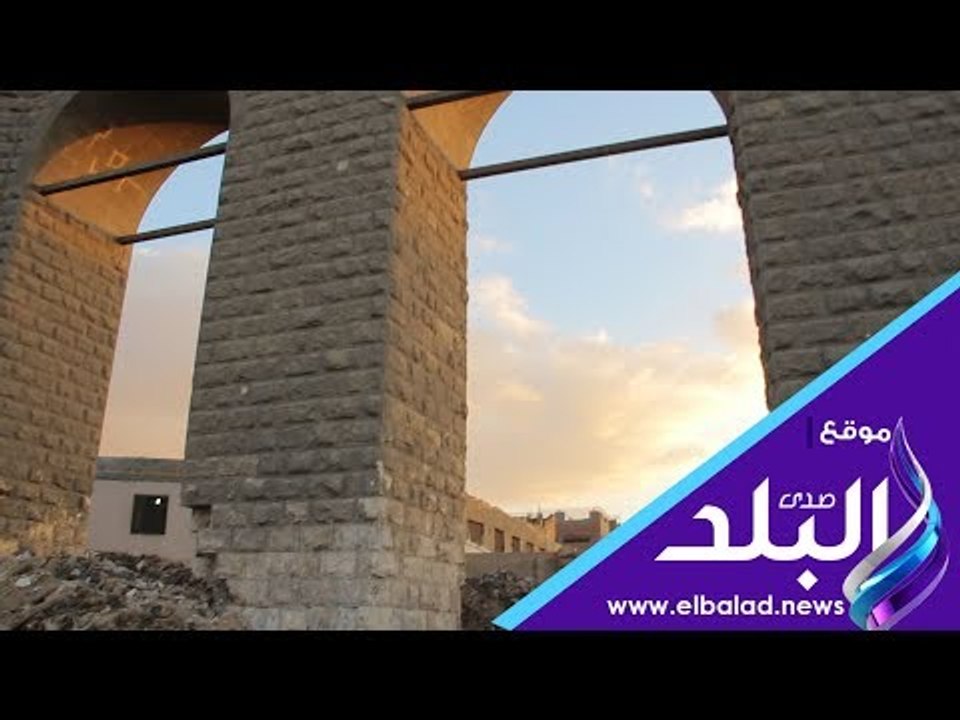 صدى البلد | كارثة ..القمامة تحاصر سور مجرى العيون ..والأهالى : اهمال للتاريخ
