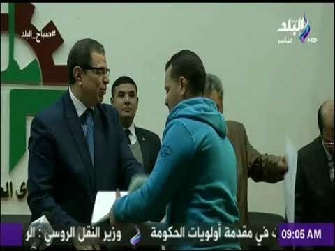 صباح البلد-وزير القوى العاملة يسلم عقود عمل بالخليج للعاملين..ويؤكد:حرصين على توفير فرص عمل للشباب