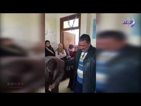 صدى البلد | والد الطالب المصاب بالسرطان: ابني شعر بالسعادة من حفاوة استقبال زملائه