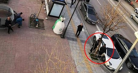 Kenan Sofuoğlu, Aracını Otobüs Durağına Park Edip Başına 3 Kişi Bıraktı