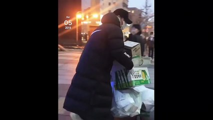 CAN YOU SPOT THE DIFFERENCE BETWEEN THE REAL BIGBANG TOP AND HIS COSPLAY??