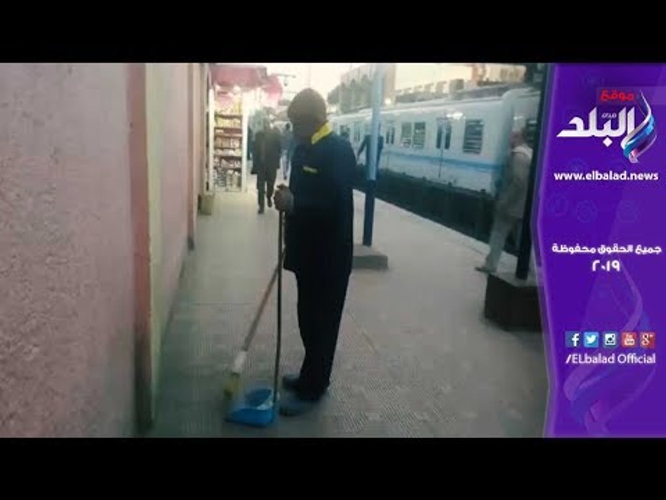 صدي البلد | كروان السماء  ..عامل نظافة بمترو الٱنفاق يتلو القرٱن بصوت يبكى القلوب