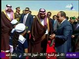 شاهد..ولي العهد السعودي يقبل راس أحد الأطفال خلال زيارته لعدد من المشروعات فى الاسماعيلية