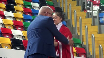 Şampiyon Münevvere Yılmaz, madalyalarını Cumhurbaşkanı’na götürmek istiyor