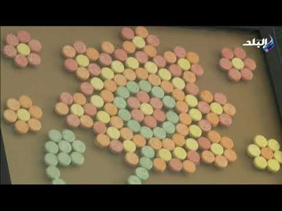 شاهد..صيدلانية أردنية تُبدع أعمالا فنية من أقراص علاج منتهية الصلاحية