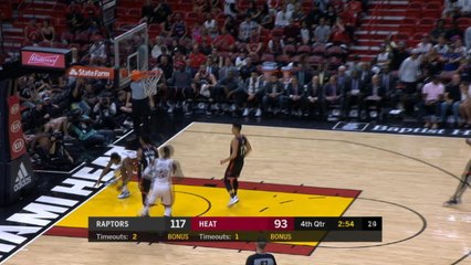 Derrick Jones Jr goes airplane mode on one-handed alley-oop