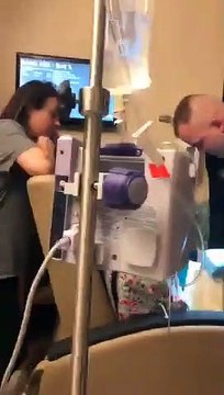 Atteint du cancer, sa chambre dhôpital est fouillé par la police à la recherche de cannabis