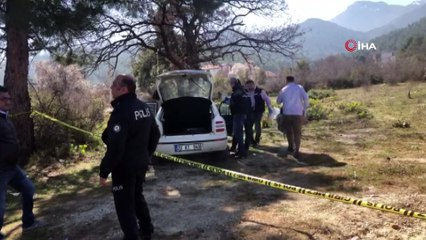 İnşaat işçileri ağaçta asılı cesedi görünce şoke oldu