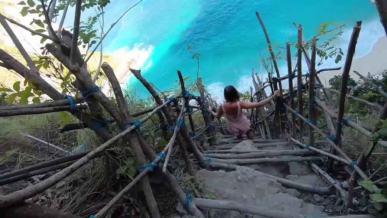 Hiking Down Kelingking Beach - Nusa Penida