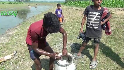 How Is This Fishing? Around 20 people Catching Fishes With Bare Hands HD