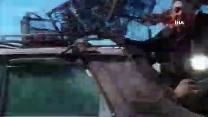 Otomobilin üzerinde tehlikeli yolculuk kamerada