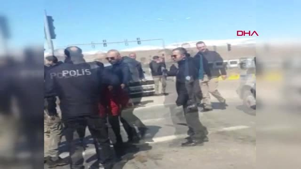 Van Polisleri Taşıyan Midibüs ile Minibüs Çarpıştı 6'sı Polis, 17 Yaralı-3