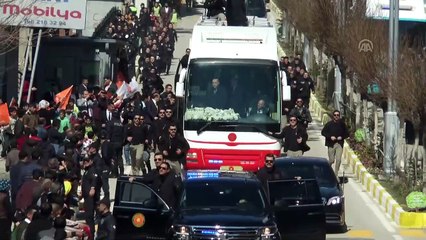 Cumhurbaşkanı Erdoğan, kendisine sevgi gösterilerinde bulunan vatandaşları selamladı - ŞIRNAK