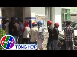 THVL | Công nhân ở Bình Dương xếp hàng dài chờ rút tiền về quê ăn Tết